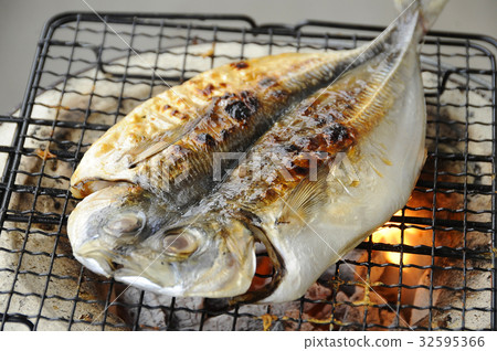 Bake dried fish dried in a sauna Bake dried fish dried in a sauna 32595366