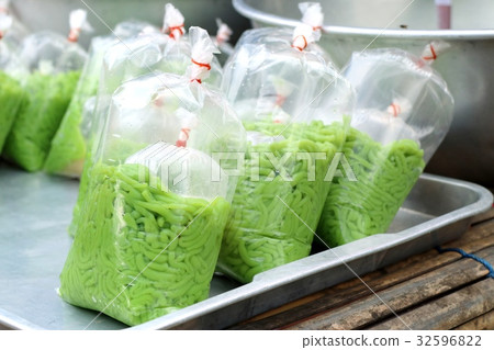 green dessert in coconut milk 32596822