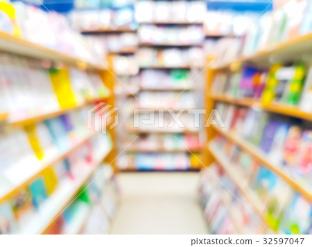 Blur abstract background of book on bookshelves 32597047