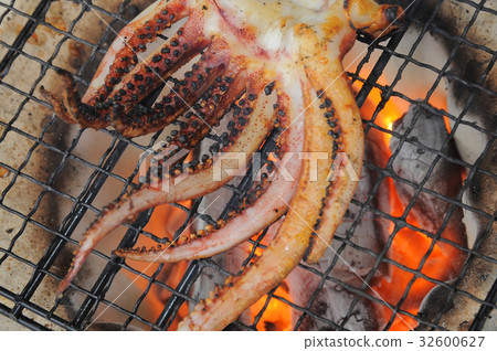 Bake squid's dried fish in a shrimp 32600627