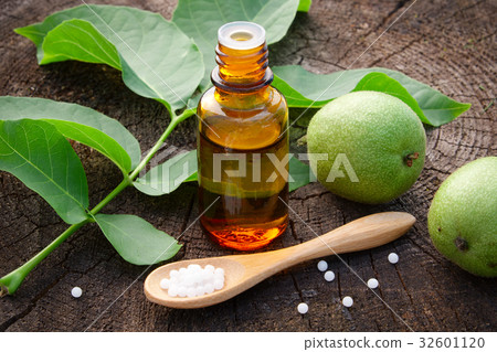 Walnuts, tincture and homeopathic globules. Walnuts, tincture and homeopathic globules. 32601120