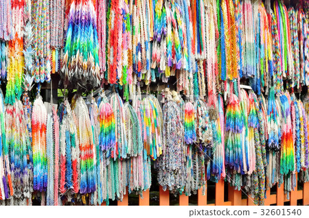 A thousand paper cranes 32601540