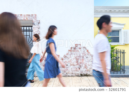 Pedestrian street 32601791