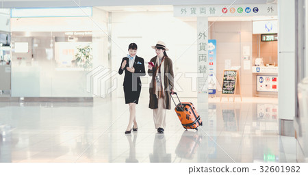 Airport staff 32601982