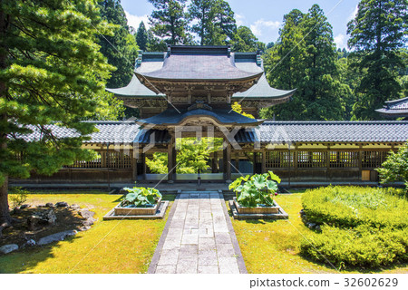 Eikeiji寺的中央門 32602629