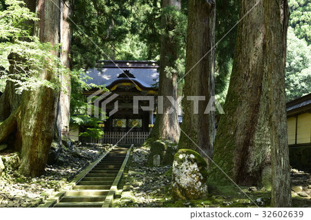 Eiheiji Temple Karamon and Osugi Eiheiji Temple Karamon and Osugi 32602639