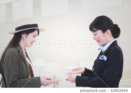 Airport staff 32602664