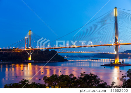 Hong Kong bridge at sunset Hong Kong bridge at sunset 32602900