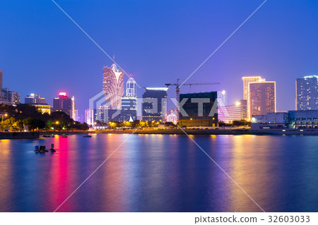 Macao city night 32603033