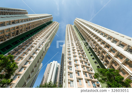 Building skyscraper to the sky 32603051