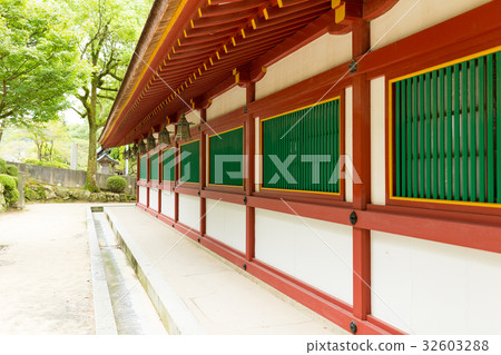 Red Dazaifu shrine 32603288