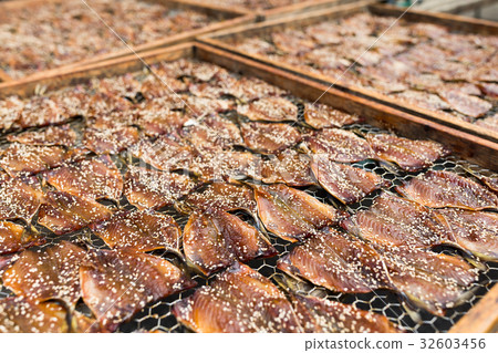 Dry fish 32603456