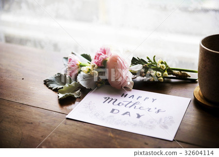 Ranunculus Flowers Bouquet with Happy Mothers Day Wishing Card Ranunculus Flowers Bouquet with Happy Mothers Day Wishing Card 32604114