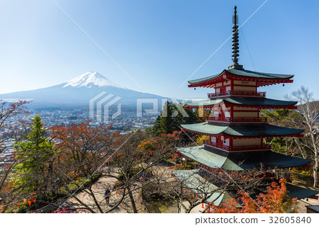 Mountain Fuji and Chureito red pagoda 32605840