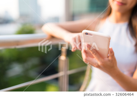 Woman using mobile phone Woman using mobile phone 32606464