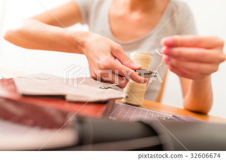Leather handbag making in a workshop 32606674