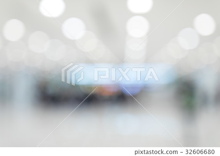 Blurry view of shopping mall 32606680