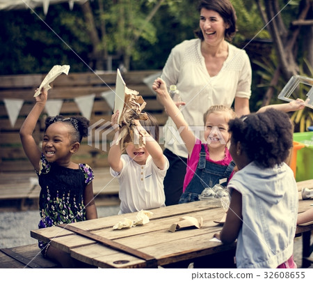 Group of Children are in a Field Trips Group of Children are in a Field Trips 32608655