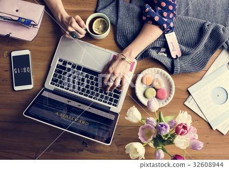 Woman Using Laptop Shopping Online Woman Using Laptop Shopping Online 32608944