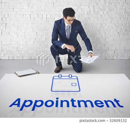 Man planning with illustration of personal organizer calendar Man planning with illustration of personal organizer calendar 32609132