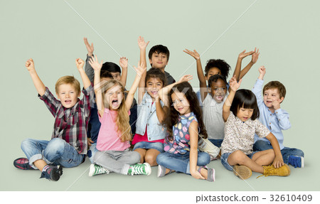 Group of happiness little children sitting on the floor 32610409