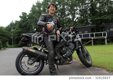 Male motorcycle 32610837