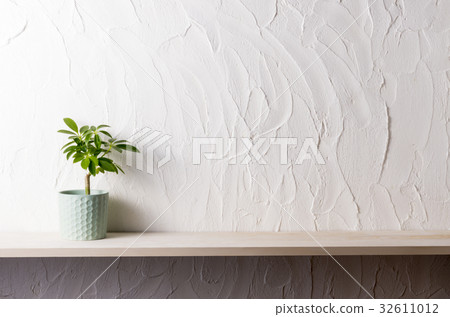 A shelf A shelf 32611012