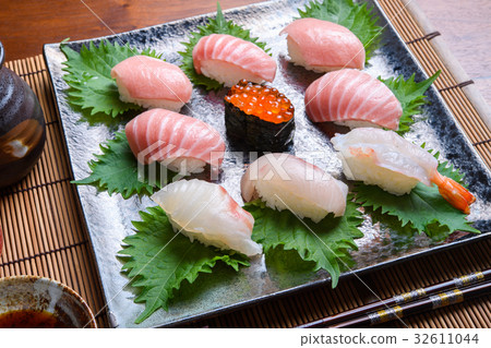 sushi sushi 32611044