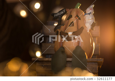 Beginning of HalloweenNight 32611177