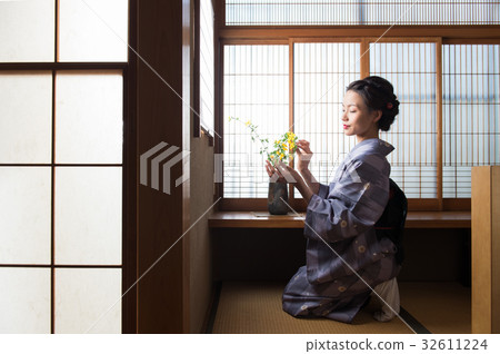 Kimono women Kimono women 32611224