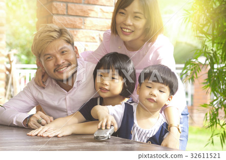 asian family 32611521