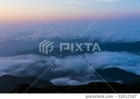 Sea of clouds from Hakusan Gozenbo Sea of clouds from Hakusan Gozenbo 32612387