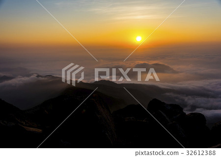 Sunrise from Hakusan Gozenbo Sunrise from Hakusan Gozenbo 32612388