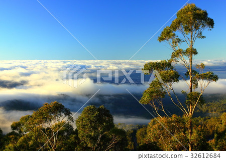 Sea of clouds 32612684