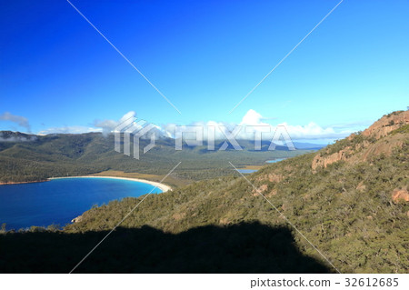 Wineglass bay 32612685