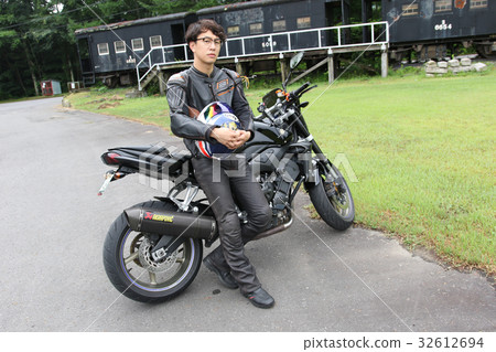 Male motorcycle 32612694