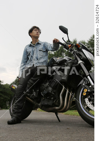 Male motorcycle 32614724