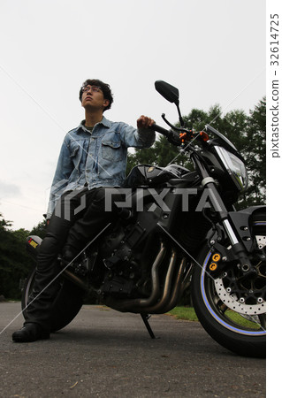 Male motorcycle 32614725