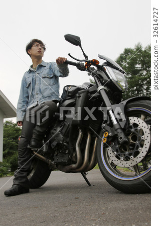 Male motorcycle 32614727