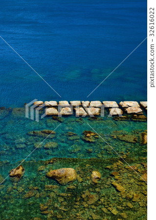 Seascape of bean curd rock in Yehliu Geopark 32616022