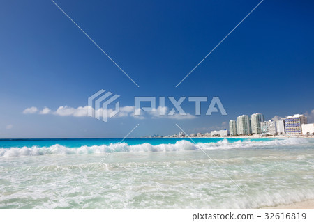 Caribbean sandy beach Caribbean sandy beach 32616819