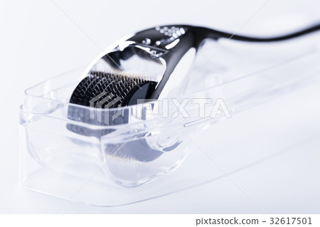 Derma Roller on white 32617501