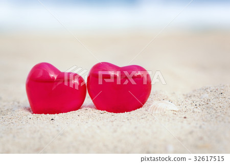 Valentines day card, hearts on beach Valentines day card, hearts on beach 32617515