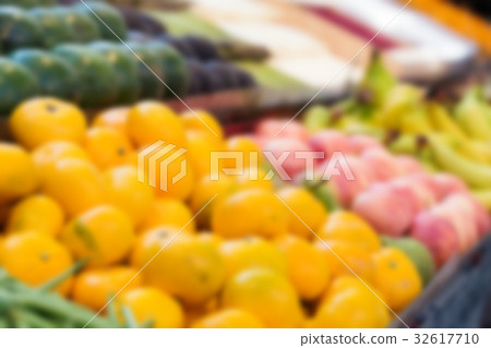 Mandarines on sale, blurred background 32617710