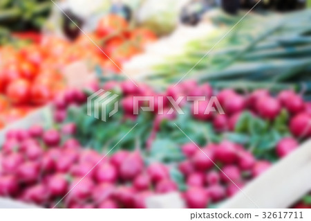 Radish on market, blurred background 32617711