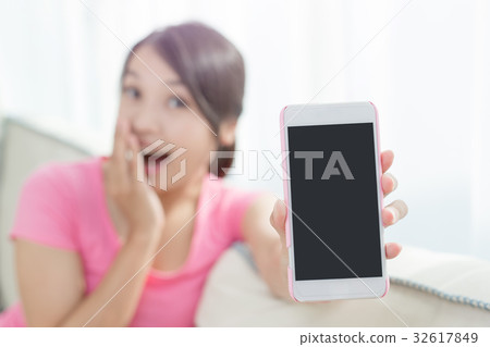 woman show smart phone woman show smart phone 32617849