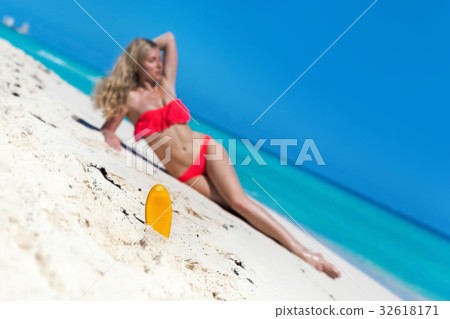 Healthy suntanning with SPF bodycare 32618171