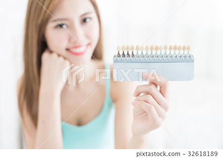 tooth whiten concept tooth whiten concept 32618189