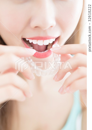 woman take invisible braces woman take invisible braces 32618222