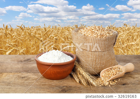 wheat grains and flour on table wheat grains and flour on table 32619163